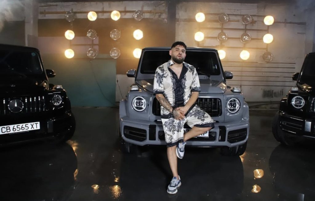 Силвър отново разбуни духовете с нова премиера – „Следи от токчета“