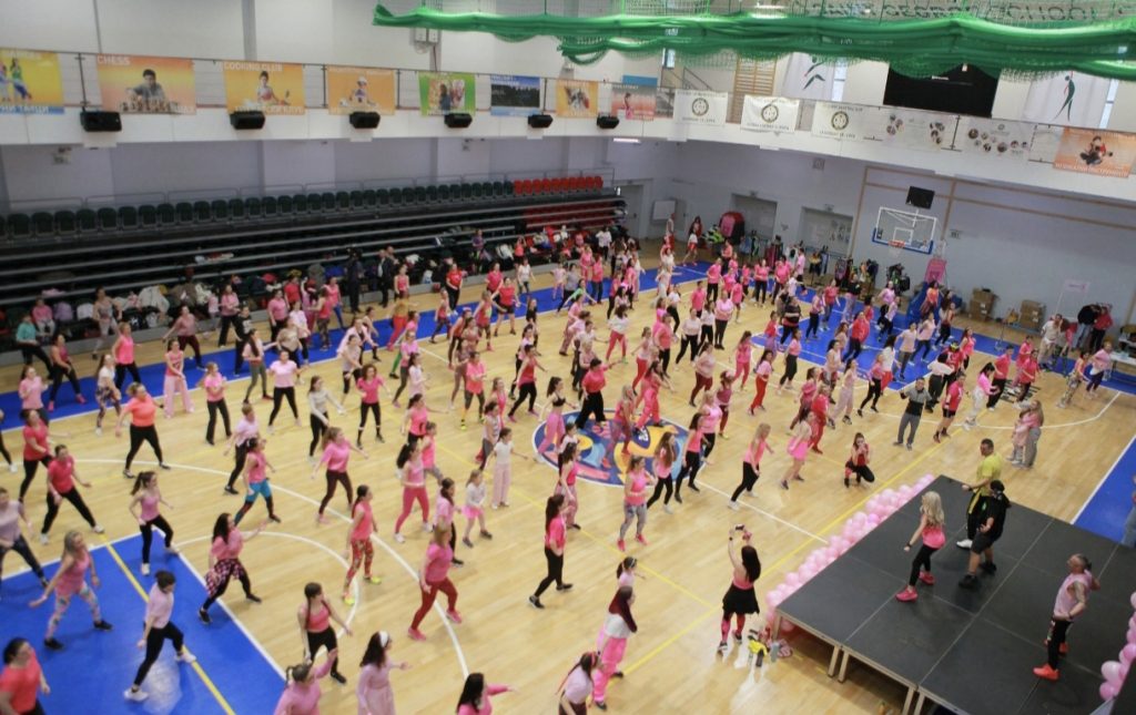 Над 1000 души от цяла България танцуваха в подкрепа на борбата с рака на гърдата на Party in Pink™ Zumbathon® 2025