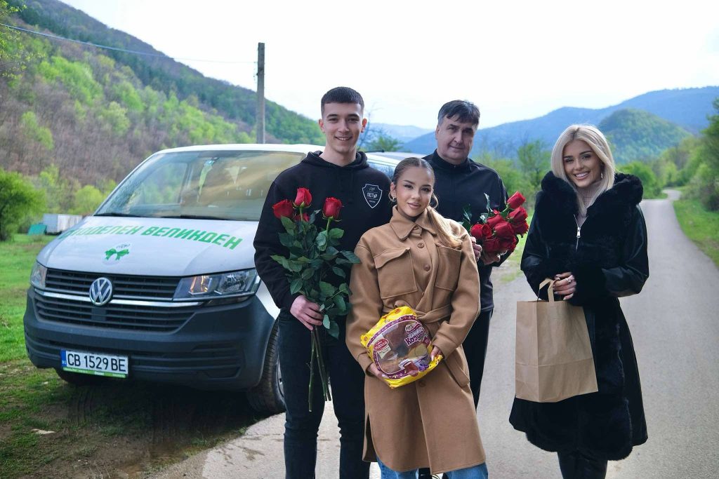 Гласът на София отново напълниха с любов самотните сърца на нуждаещи се възрастни хора с Веселин Маринов, Лидия и Симона