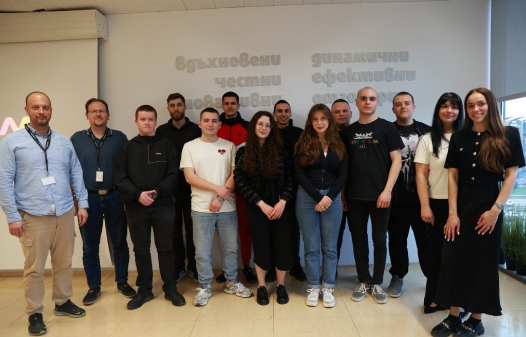 Студенти от Vivacom Техническа академия се състезават в първия по рода си хакатон на компанията