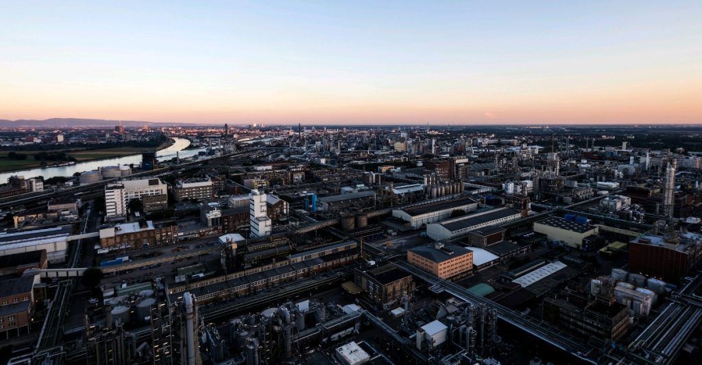 BASF инвестира в нов завод за сярна киселина за полупроводници в Лудвигсхафен