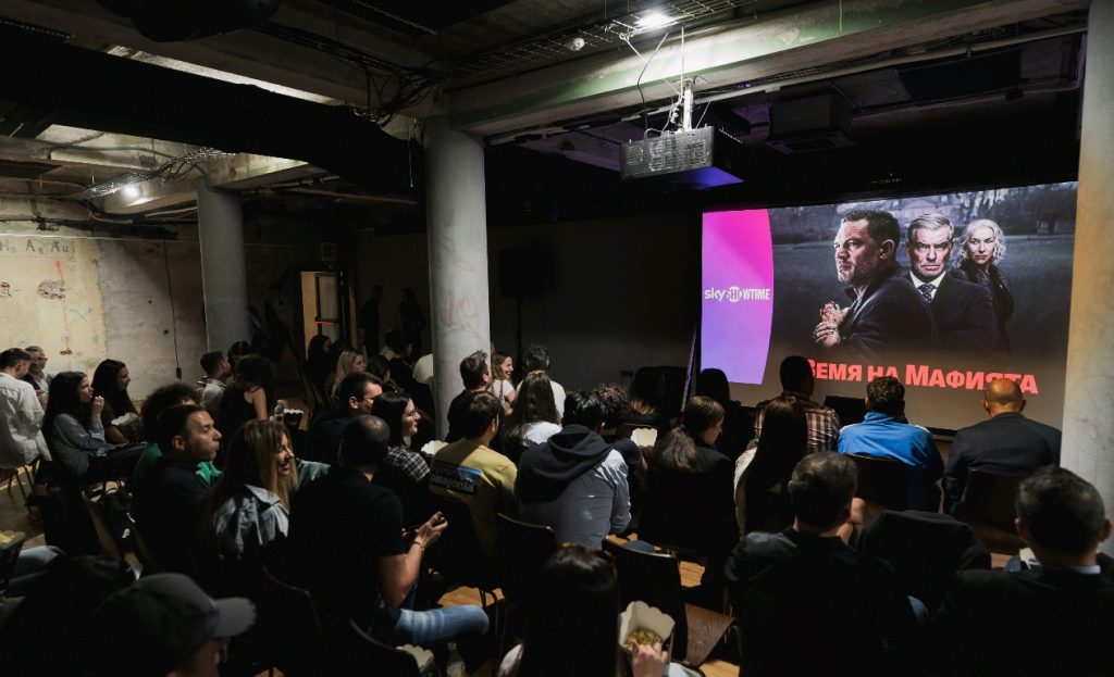 SkyShowtime представи MobLand (Земя на мафията) с предпремиерна прожекция в София