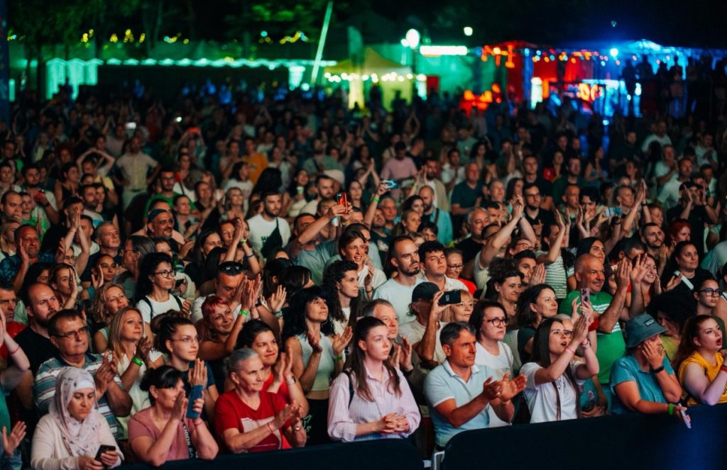 Финал с бурни овации и ритми: Gipsy Kings разтърсиха „Франкофоли“ 2025