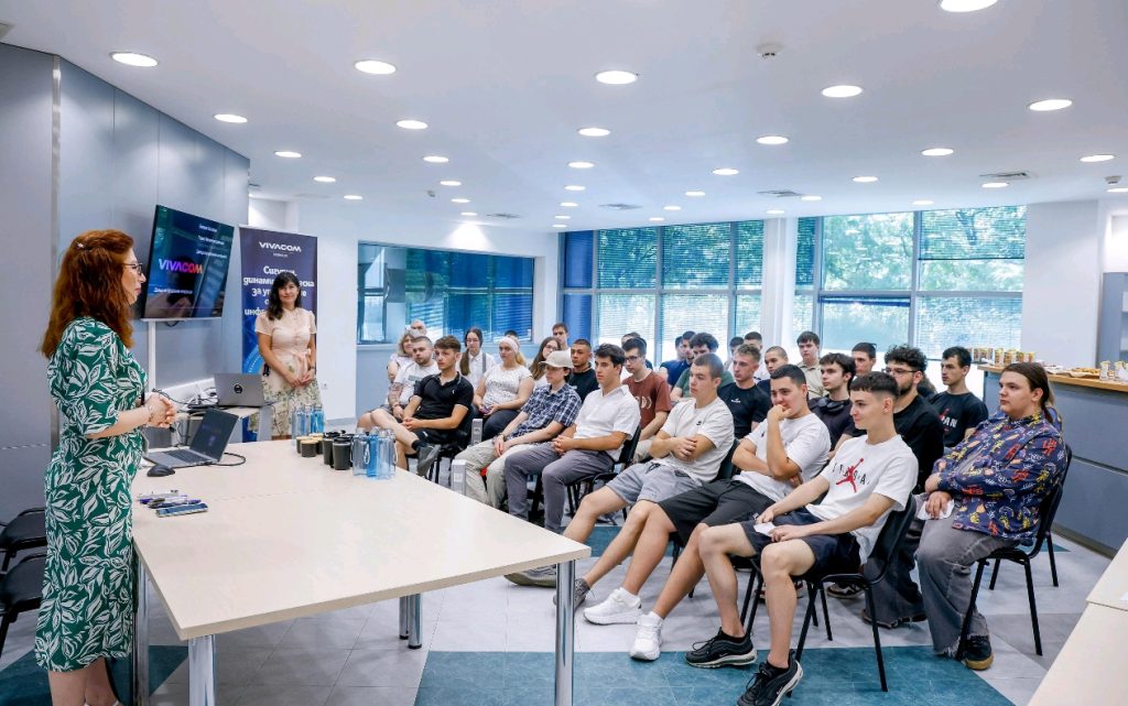 Vivacom стартира шестото издание на Практикантската програма с нова възможност за обучение в магазинната мрежа