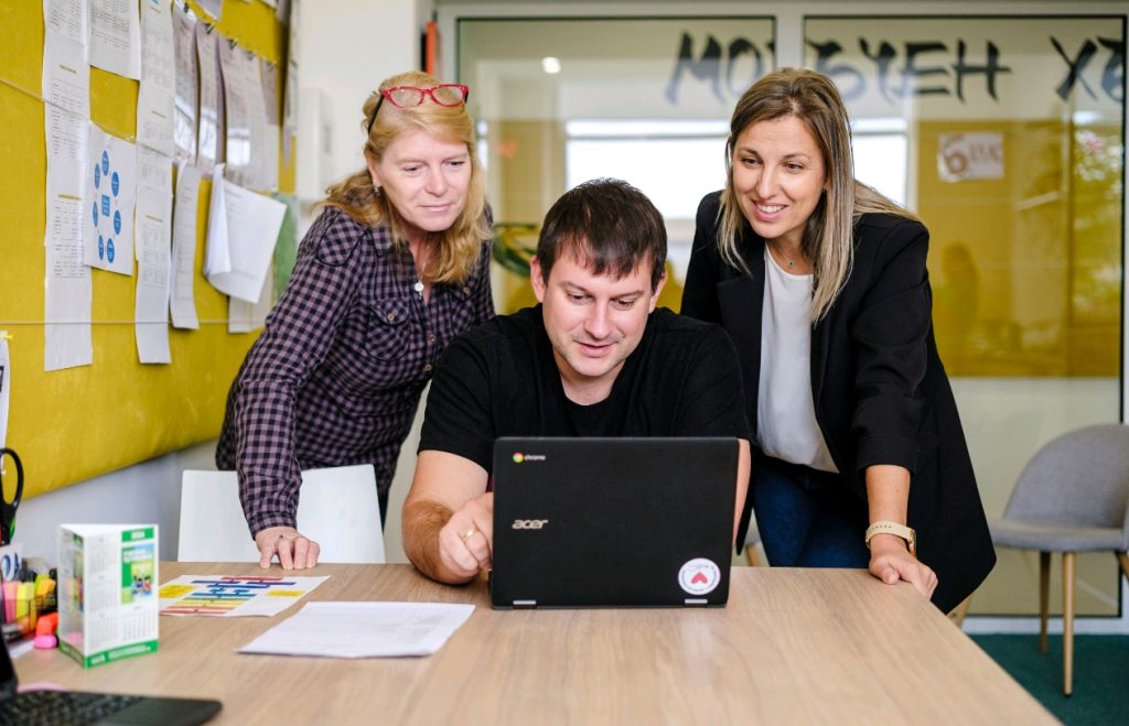 Академия за дигитални умения подпомогна и вдъхнови над 600 учители да преподават по-осъзнато и креативно