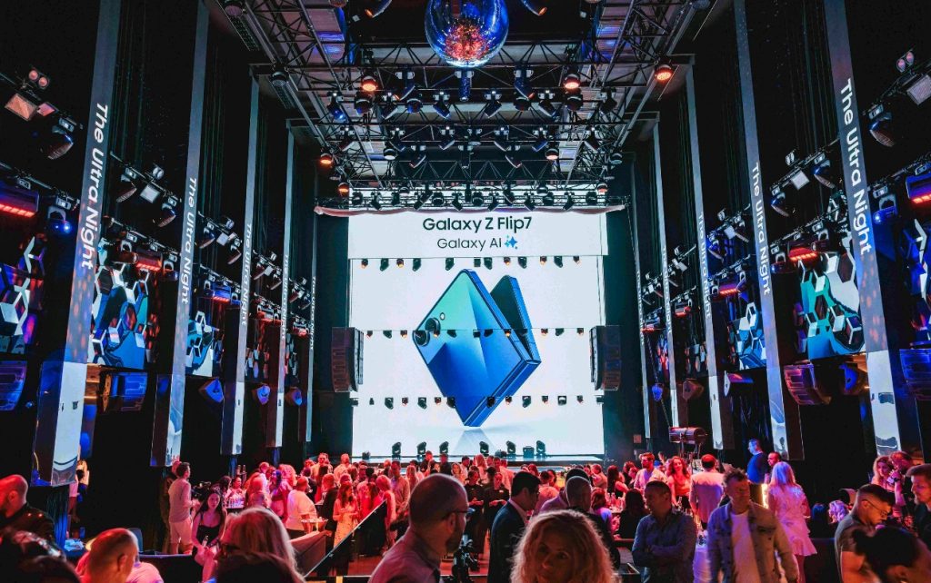 Samsung с първото по рода си AI генерирано модно шоу в България