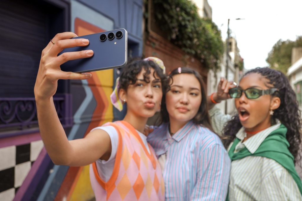 Запознай се със Samsung Galaxy S25 FE: портал към Galaxy AI и уникалните функции на един истински флагман