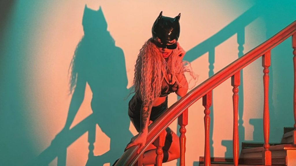 От интернат с четка за зъби до милионни хонорари: OnlyFans моделът Анна Василева подава ръка на жени, жертви на домашно насилие